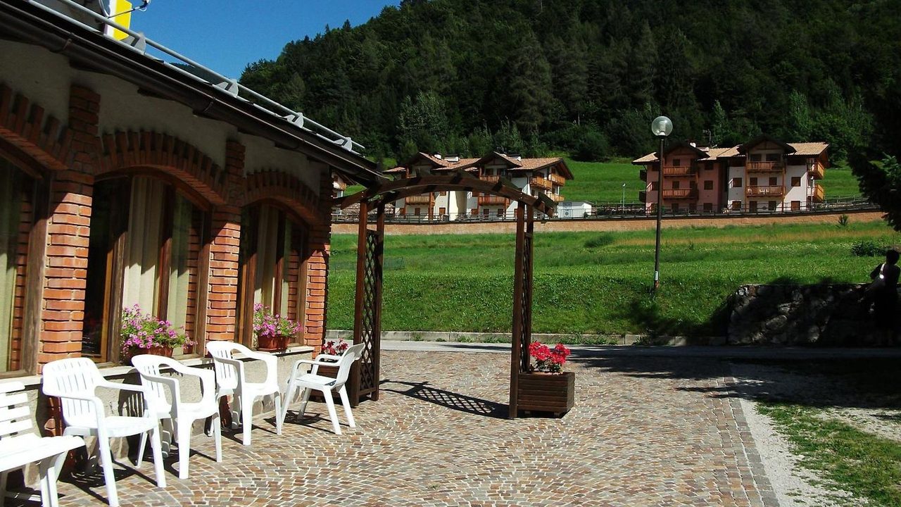 Hotel Alle Rose - Cavedago - Cavedago - Vacanzelike