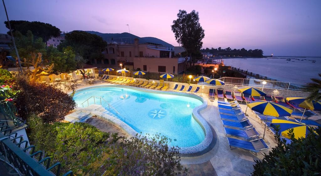 Hotel Ambasciatori Ischia - Ischia Porto - Ponte - Vacanzelike