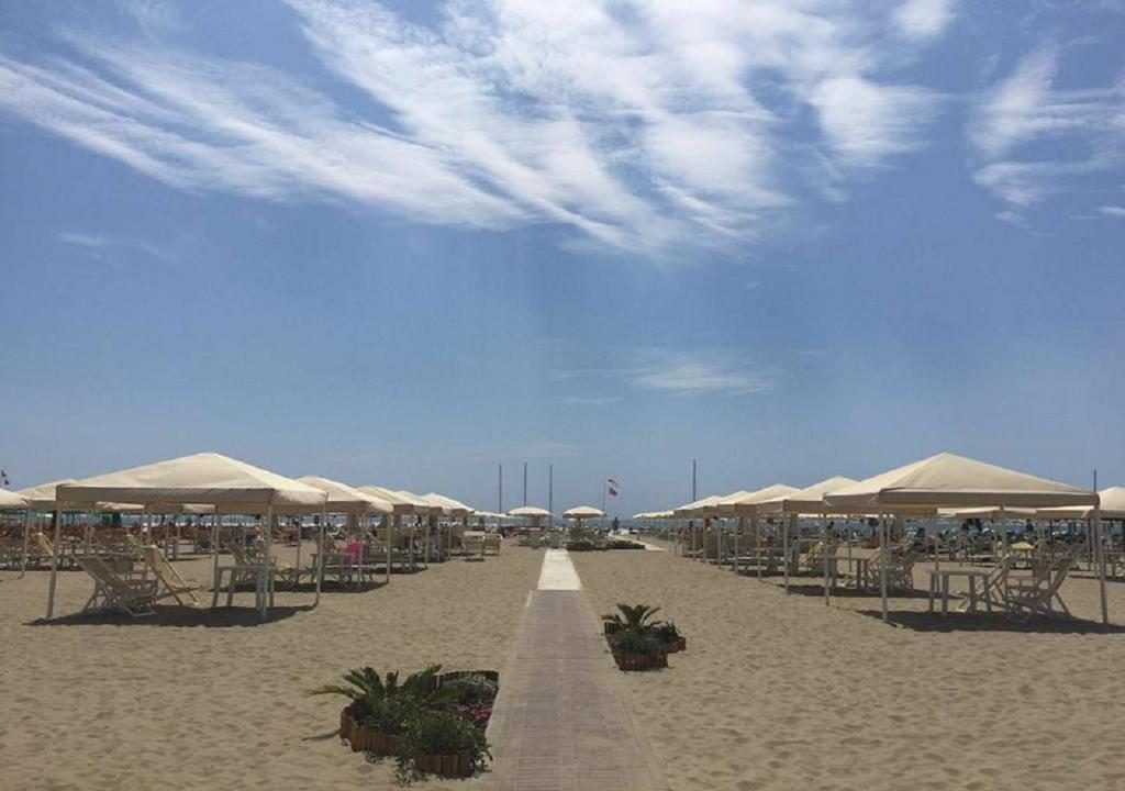 Hotel Ambasciatori Marina di Pietrasanta - Marina di Pietrasanta - Vacanzelike