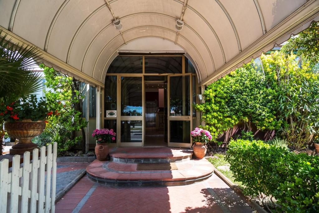 Hotel Ambasciatori Marina di Pietrasanta - Marina di Pietrasanta - Vacanzelike